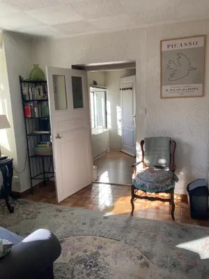 Coin salon dans l'établissement LA SOUVELAINE maison de charme dans le Brionnais-Charolais