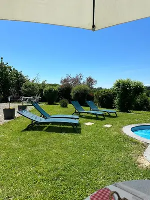 Piscine de l'établissement La Ferme de Jad ou située à proximité