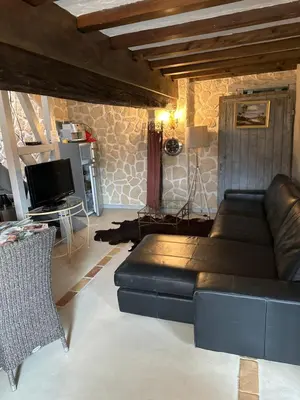 Télévision ou salle de divertissement dans l'établissement La Ferme de Jad