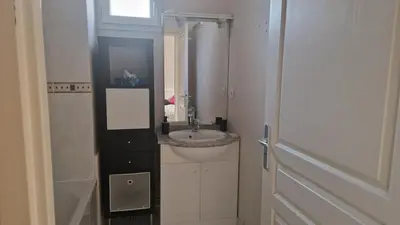 Salle de bains dans l'établissement Charmant duplex avec grand balcon
