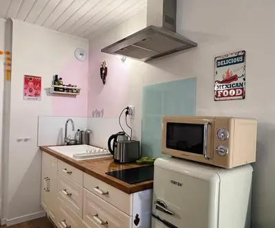 Cuisine ou kitchenette dans l'établissement Studio cosy au cœur d'Arbois