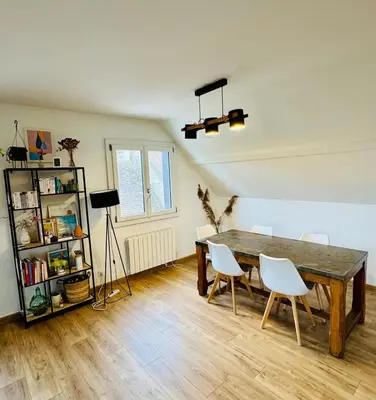 Bibliothèque dans l'appartement