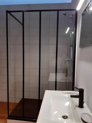 Salle de bains dans l'établissement Le Colombier