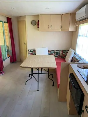Cuisine ou kitchenette dans l'établissement Le Cèdre