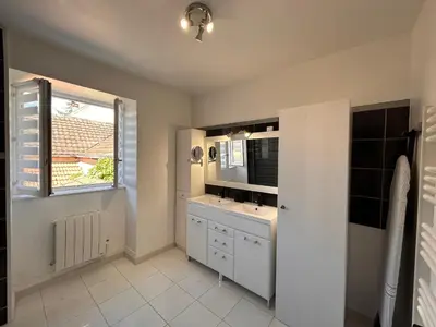 Cuisine ou kitchenette dans l'établissement Maison de vacances avec terrasse - 6 personnes
