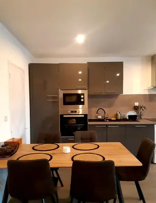Cuisine ou kitchenette dans l'établissement Logement calme en Morvan