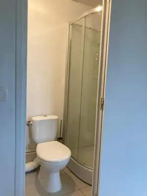 Salle de bains dans l'établissement Gîte Le Nid Abord