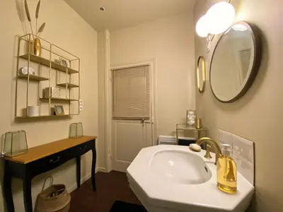 Salle de bains dans l'établissement Les Fresques de Camille