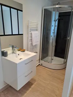 Salle de bains dans l'établissement Au petit st Emiland
