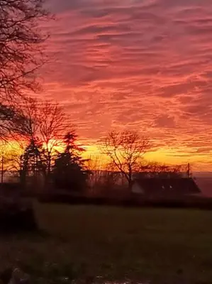 Lever ou coucher de soleil vu de la maison de vacances ou à proximité