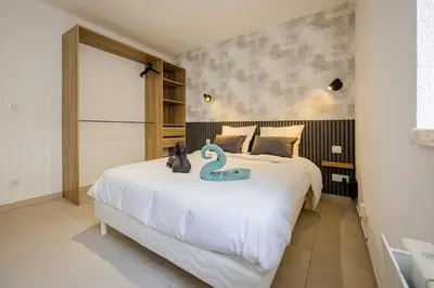 Un ou plusieurs lits dans un hébergement de l'établissement Le Royal Dole - Parking Gratuit - Appartement Moderne & Cosy