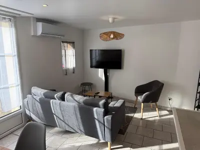 Télévision ou salle de divertissement dans l'établissement Résidence des Lilas - Orgelet - Lac de Vouglans