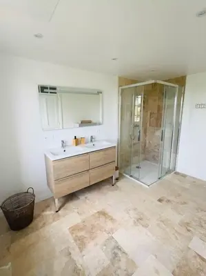 Salle de bains dans l'établissement Joli Logis