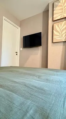 Télévision ou salle de divertissement dans l'établissement Studio Prenois