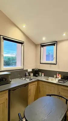 Cuisine ou kitchenette dans l'établissement Studio Prenois