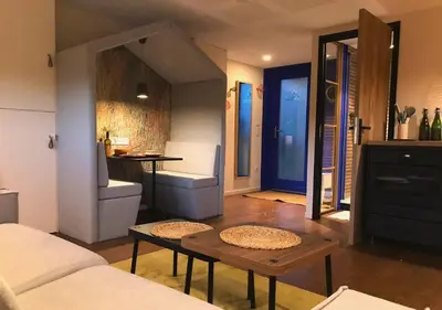 Coin salon dans l'établissement LA MAISON DES BOIS D'OCRE - Gîte Appart Design - Clim Pkg Wifi Jardin à 10mn de Dijon