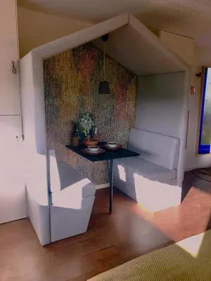 Coin salon dans l'établissement LA MAISON DES BOIS D'OCRE - Gîte Appart Design - Clim Pkg Wifi Jardin à 10mn de Dijon