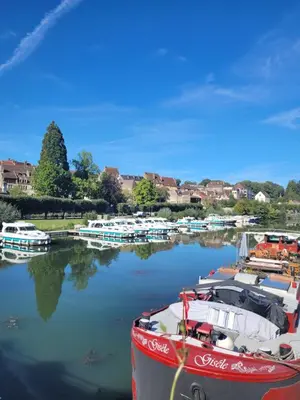 Vue sur la rivière ou le fleuve situé(e) à proximité de le camping