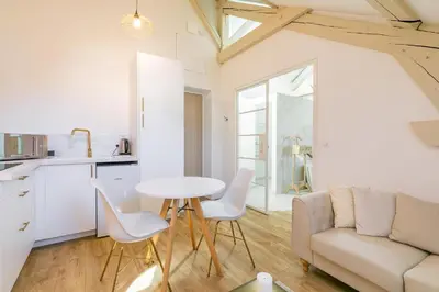 Cuisine ou kitchenette dans l'établissement Le Turgot - Charme et détente