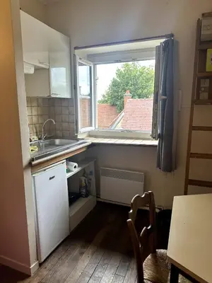Cuisine ou kitchenette dans l'établissement Studio vue cathédrale St-Bénigne Dijon