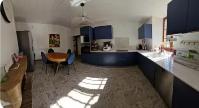 Cuisine ou kitchenette dans l'établissement MAISON EN PIERRE type CHATEAU