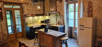 Cuisine ou kitchenette dans l'établissement Moulin Cozanne