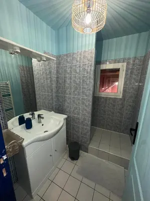 Salle de bains dans l'établissement Le 8 appartement - Le Duplex III - parking sur demande