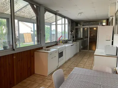 Cuisine ou kitchenette dans l'établissement La Cabane
