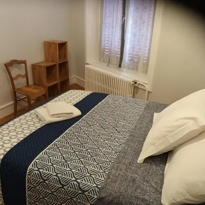 Un ou plusieurs lits dans un hébergement de l'établissement Maison de village au calme 4 chambres