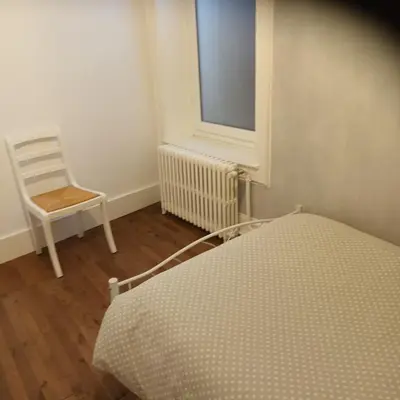 Un ou plusieurs lits dans un hébergement de l'établissement Maison de village au calme 4 chambres