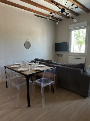 Télévision ou salle de divertissement dans l'établissement Duplex hyper centre Saint-Vit!