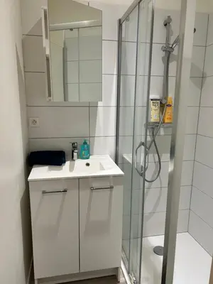 Salle de bains dans l'établissement Studio au centre ville de Dole