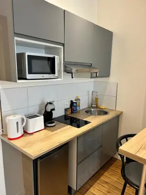 Cuisine ou kitchenette dans l'établissement Studio au centre ville de Dole