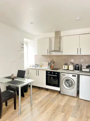 Cuisine ou kitchenette dans l'établissement Studio paisible en Morvan