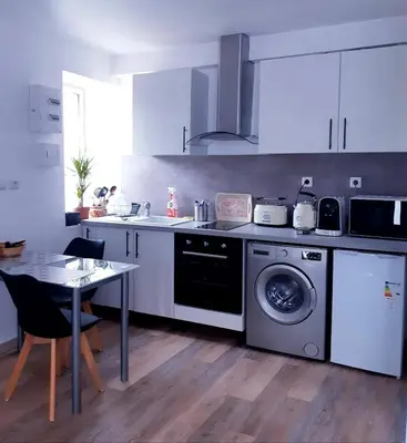 Cuisine ou kitchenette dans l'établissement Studio paisible en Morvan