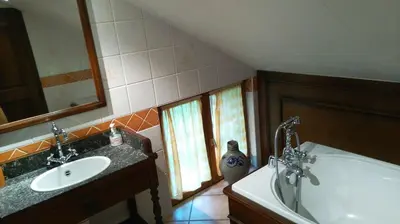 Salle de bains dans l'établissement Les Lavandins Château de Musigny