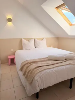 Un ou plusieurs lits dans un hébergement de l'établissement Au cœur des vignes - Piscine et Sauna