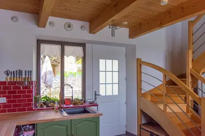 Cuisine ou kitchenette dans l'établissement Vignes et Sentiers - Charming Stone House for 4