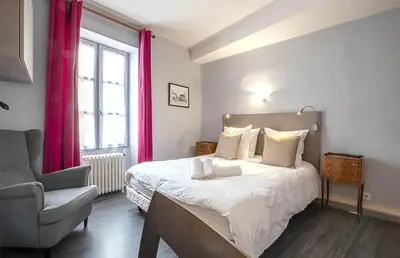 Un ou plusieurs lits dans un hébergement de l'établissement Hôtel du Centre - Le restaurant