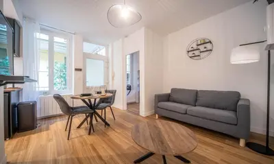Cuisine ou kitchenette dans l'établissement La Citadine