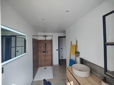 Salle de bains dans l'établissement Maison au cœur des vignes 11 per