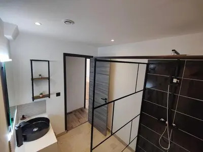 Salle de bains dans l'établissement Maison au cœur des vignes 11 per