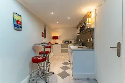 Cuisine ou kitchenette dans l'établissement Le Nid - Duplex