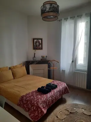 Un ou plusieurs lits dans un hébergement de l'établissement Logement COSY proche centre-ville - WiFi