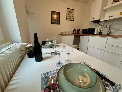 Cuisine ou kitchenette dans l'établissement Le Patio des Ducs, Hypercentre
