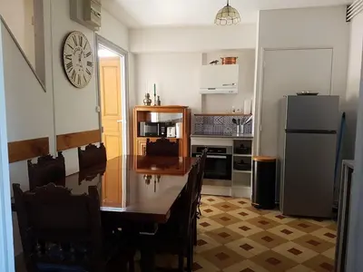 Cuisine ou kitchenette dans l'établissement Maison ville 4 à 8 personnes MHP