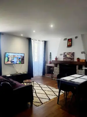 Télévision ou salle de divertissement dans l'établissement Grand studio spacieux