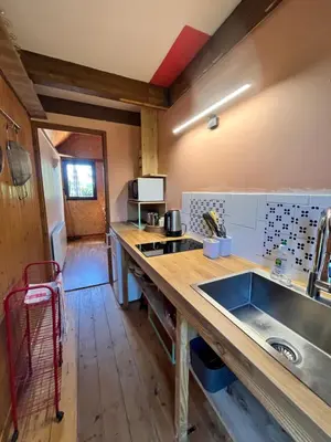 Cuisine ou kitchenette dans l'établissement l'oreille du pelerin - colibri