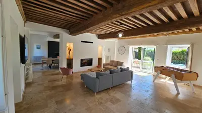 Coin salon dans l'établissement gîte parenthèse en morvan