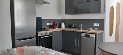 Cuisine ou kitchenette dans l'établissement Dijon en famille - cosy, équipé bébé - 5 mn centre ville